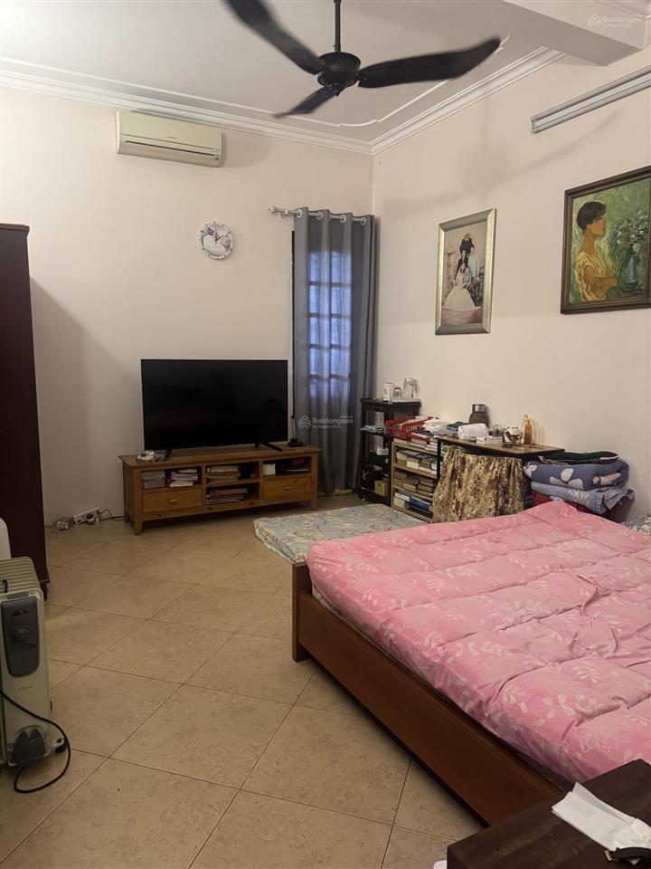 Tôi cần bán nhà ngõ 11 phố dương văn bé, dtmb 155m2, mặt tiền 13m, 3 tầng. giá 24 tỷ