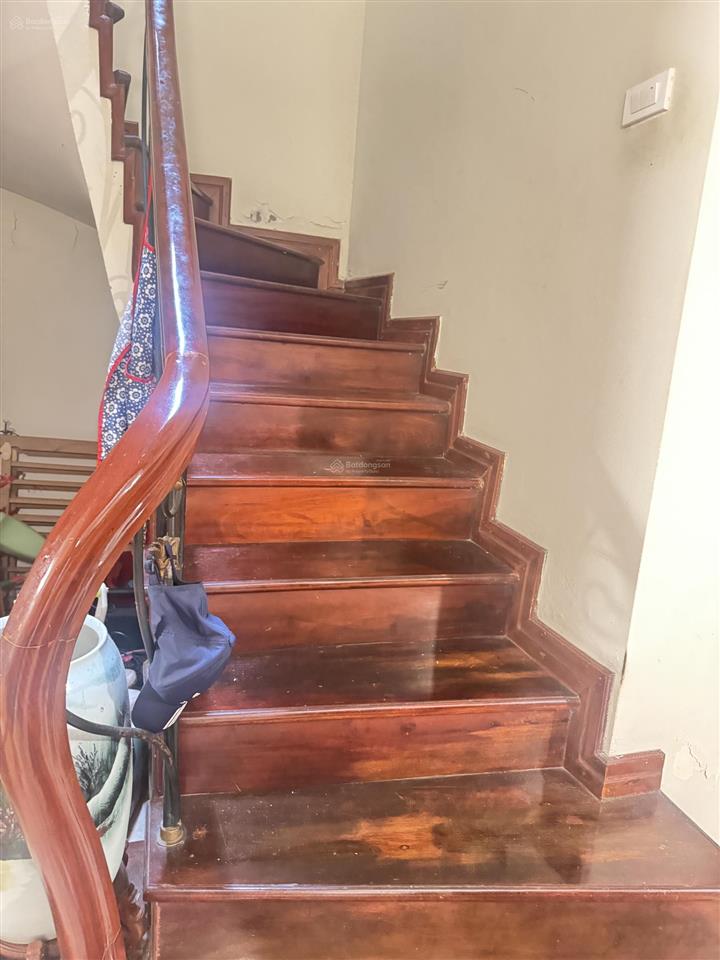 Tôi cần bán nhà ngõ 11 phố dương văn bé, dtmb 155m2, mặt tiền 13m, 3 tầng. giá 24 tỷ