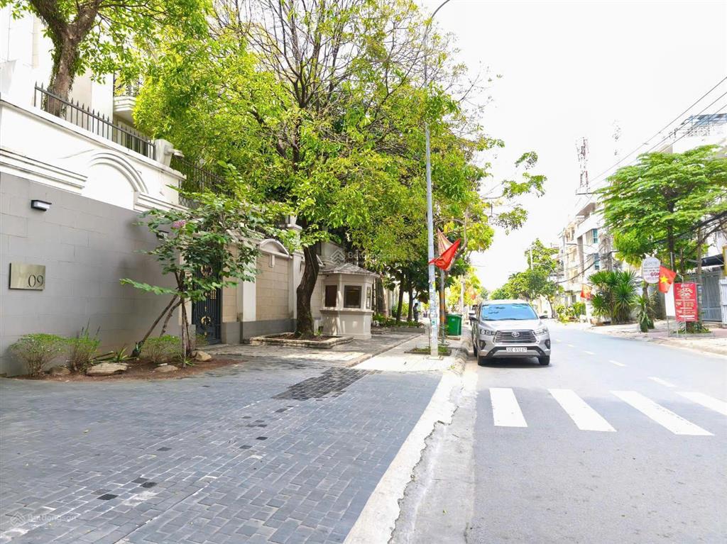 Bán nhà mặt phố góc 2 mặt tiền giang văn minh, 150 tỷ vnd, 460m2, đang cho thuê 5000usd/ tháng.