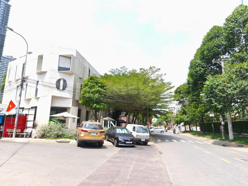 Bán nhà mặt phố góc 2 mặt tiền giang văn minh, 150 tỷ vnd, 460m2, đang cho thuê 5000usd/ tháng.
