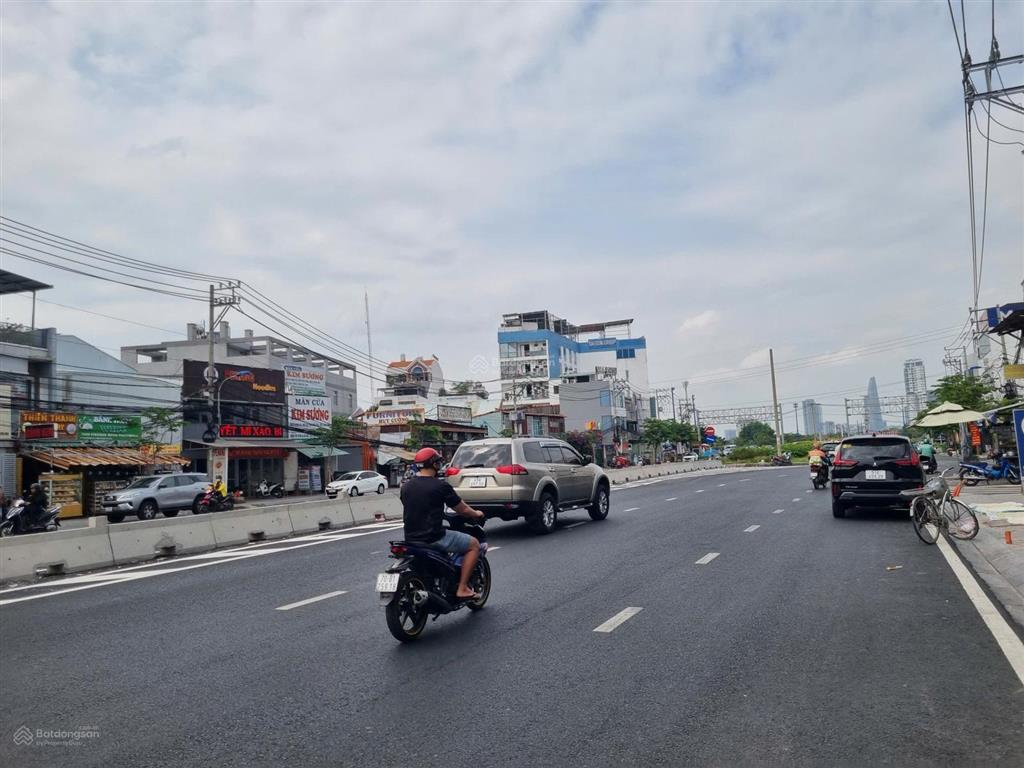 Bán nhà mặt phố tại an tư công chúa, 750 tỷ, 2500 m2, xây cao tầng.