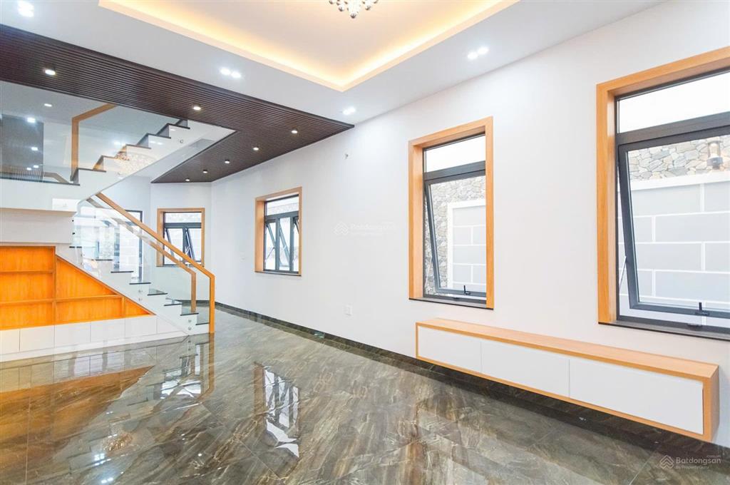 Bán nhà mặt tiền đường lê văn thịnh ( bình trưng tây quận 2) dt 117m2 ( 5 x25)/ 4 tầng