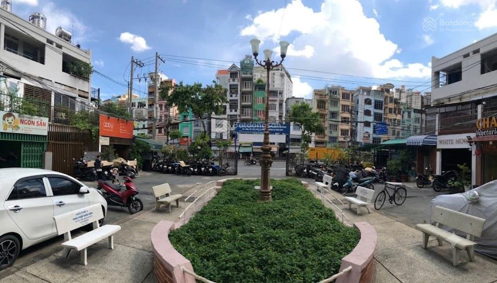 Bán nhà cư xá ngân hàng mt đường đoàn văn bơ  ngay cầu calmette. dt 4,5 x 28m / 3 tầng