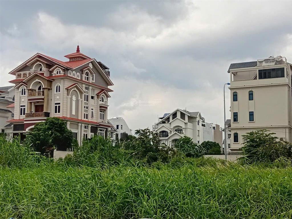 Bán đất biệt thự kdc huy hoàng  trung tâm hành chính quận 2, diện tích 15 x 19m. giá 58 tỷ