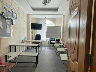 Bán nhà cách 1 căn ra mặt tiền địa chỉ 103/5 nguyễn tiểu la, dt 4.4x12m kết cấu 2 tầng giá 9.3tỷ tl