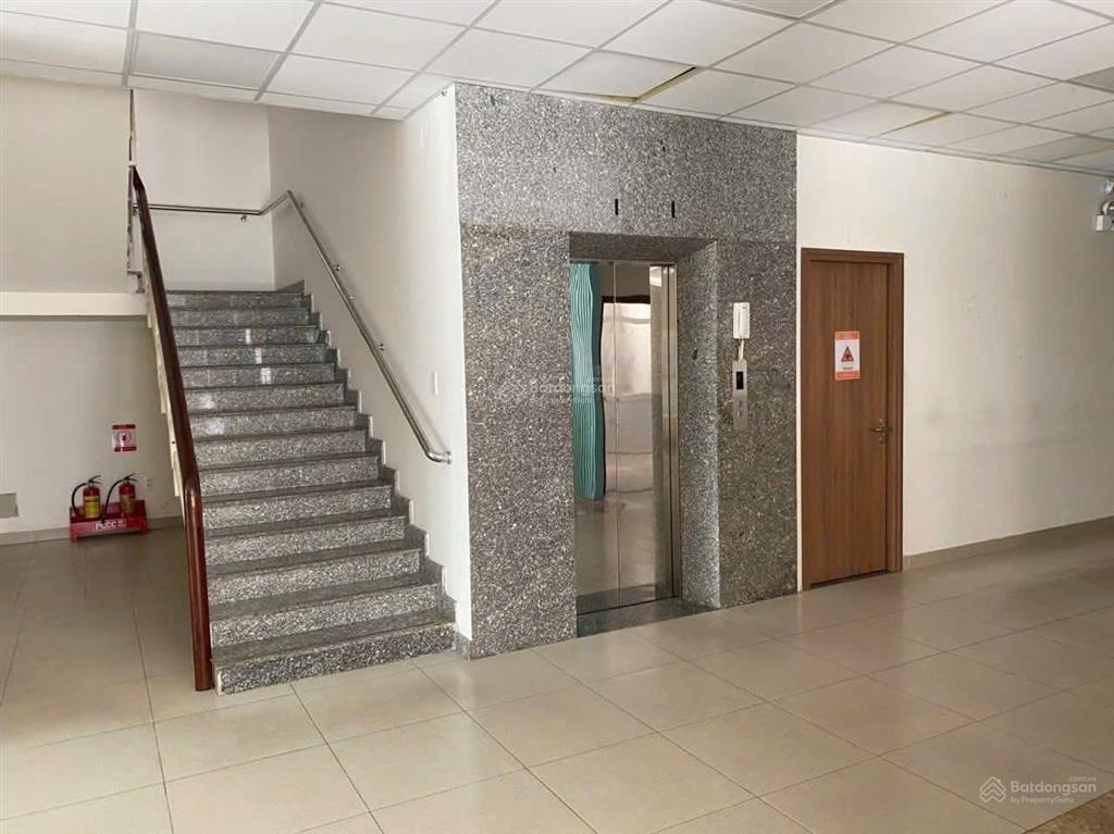 Bán nhà góc 3 mặt tiền đào duy anh diện tích 10x30m kết cấu 4 tầng nhà đang cho thuê giá bán 65 tỷ