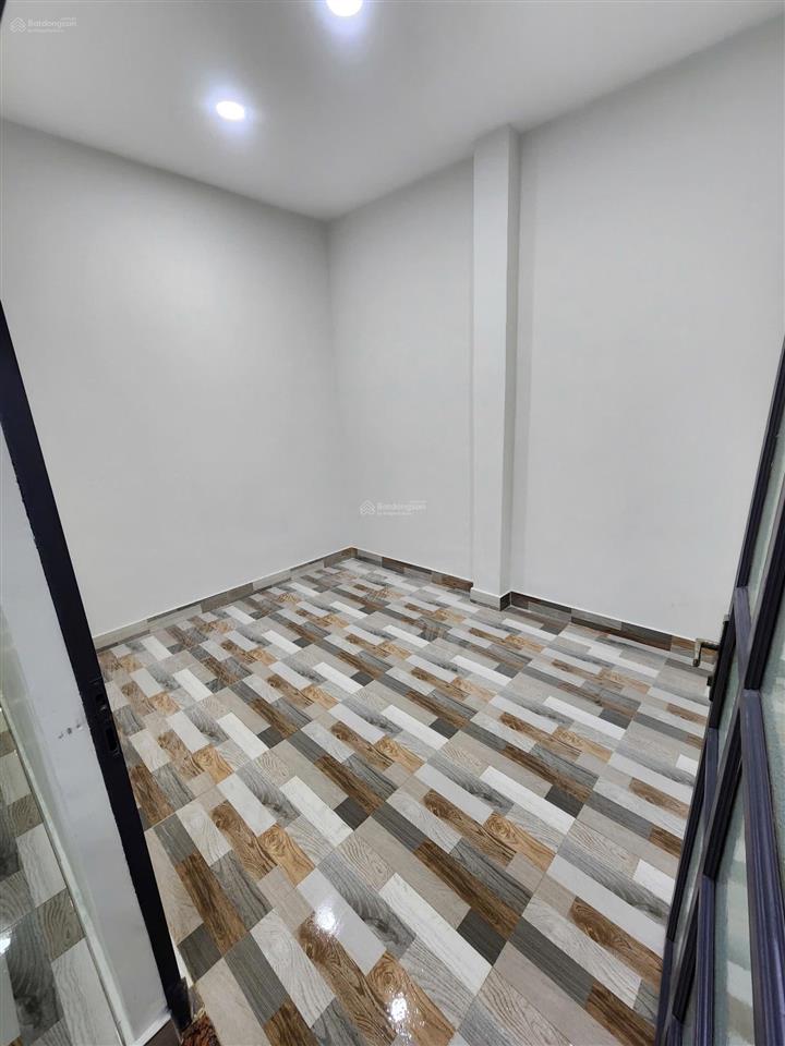 Nhà bán. ngay mặt tiền quốc lộ 50 cũ. đ mới văn tiến dũng. dt 4m7x43m. lửng 4 phòng ngủ