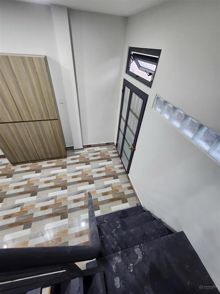 Nhà bán. ngay mặt tiền quốc lộ 50 cũ. đ mới văn tiến dũng. dt 4m7x43m. lửng 4 phòng ngủ