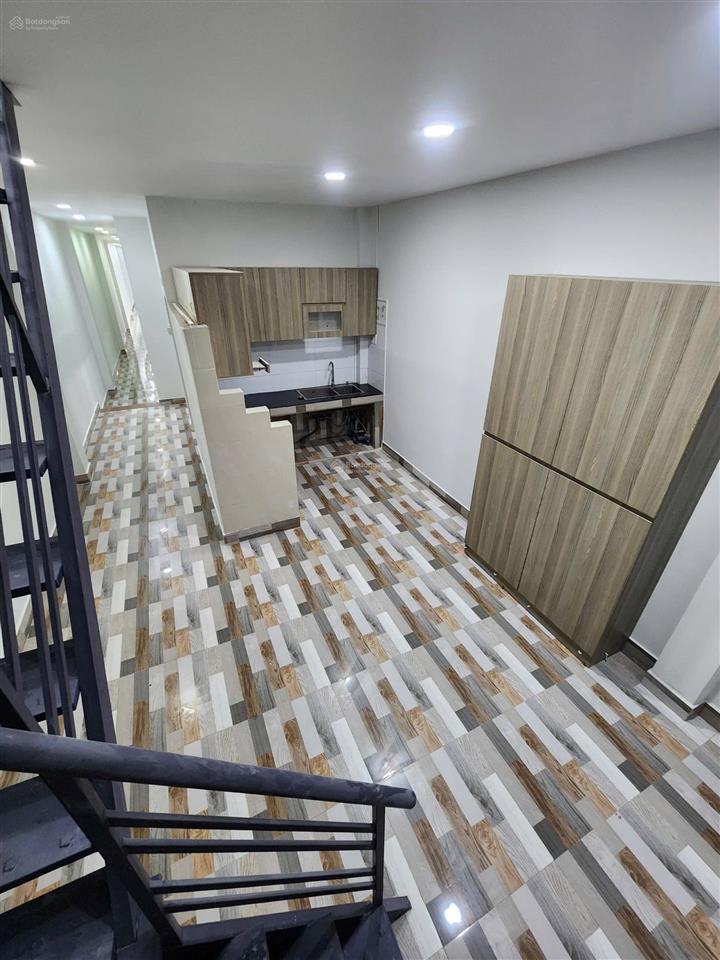 Nhà bán. ngay mặt tiền quốc lộ 50 cũ. đ mới văn tiến dũng. dt 4m7x43m. lửng 4 phòng ngủ