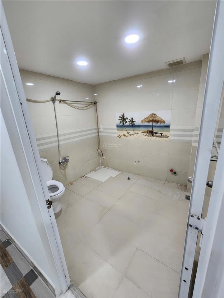 Nhà bán. ngay mặt tiền quốc lộ 50 cũ. đ mới văn tiến dũng. dt 4m7x43m. lửng 4 phòng ngủ