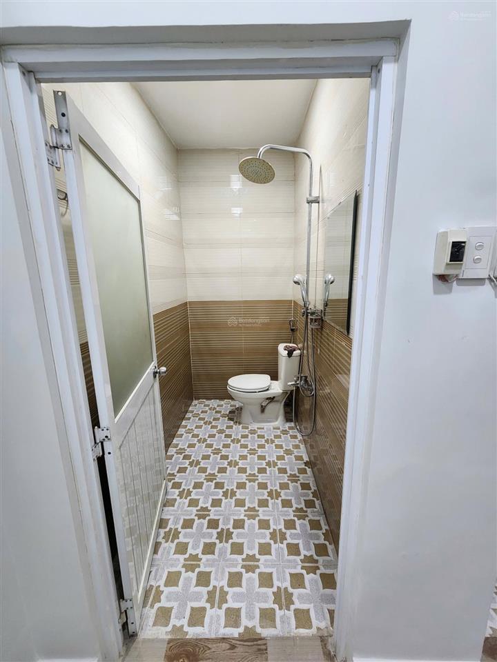 Nhà bán. ngay mặt tiền quốc lộ 50 cũ. đ mới văn tiến dũng. dt 4m7x43m. lửng 4 phòng ngủ