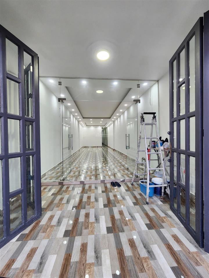 Nhà bán. ngay mặt tiền quốc lộ 50 cũ. đ mới văn tiến dũng. dt 4m7x43m. lửng 4 phòng ngủ