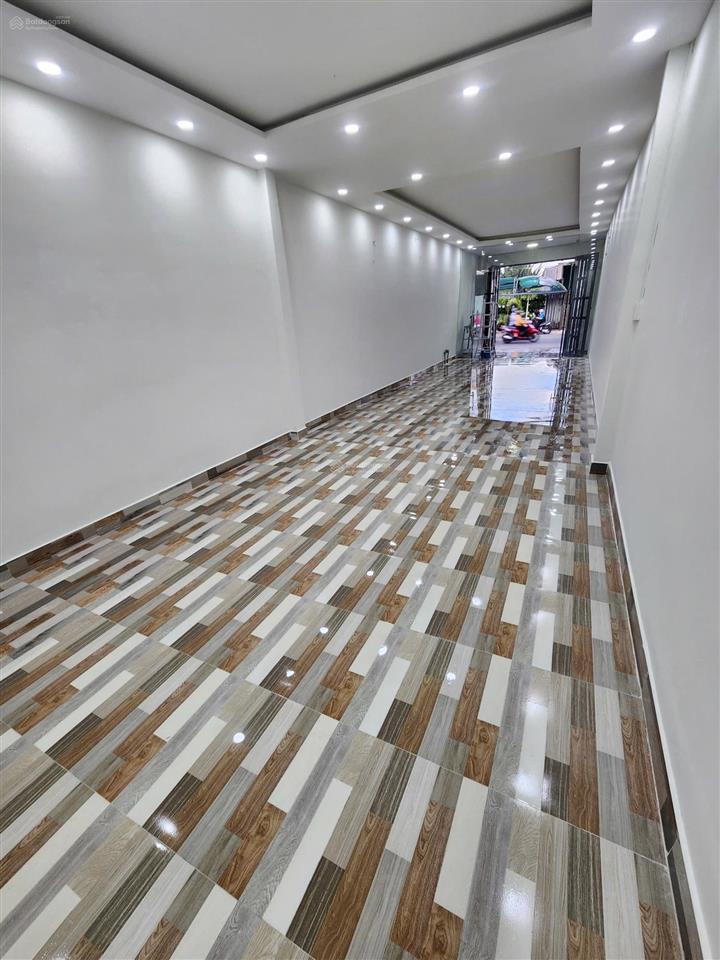 Nhà bán. ngay mặt tiền quốc lộ 50 cũ. đ mới văn tiến dũng. dt 4m7x43m. lửng 4 phòng ngủ