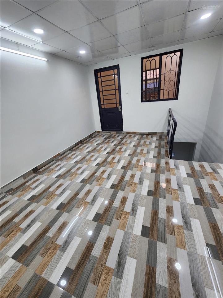 Nhà bán. ngay mặt tiền quốc lộ 50 cũ. đ mới văn tiến dũng. dt 4m7x43m. lửng 4 phòng ngủ