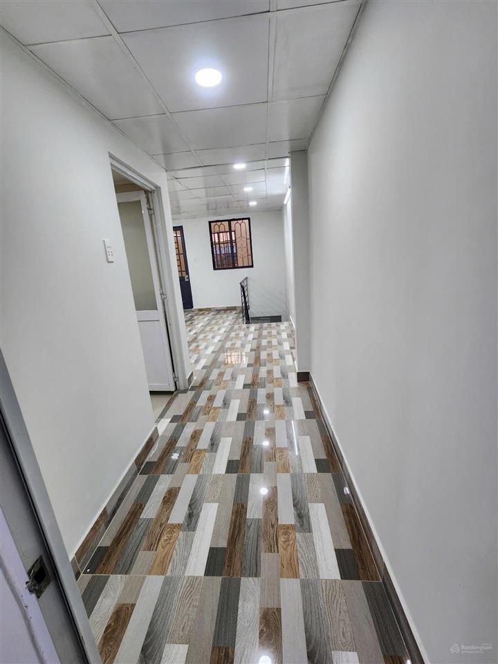 Nhà bán. ngay mặt tiền quốc lộ 50 cũ. đ mới văn tiến dũng. dt 4m7x43m. lửng 4 phòng ngủ