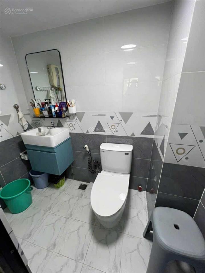 Bán nhà mặt tiền nguyễn lâm p6 q10 5pn. 4wc nhà mới cứng vô ở và kinh doanh liền. giá rẻ nhất kv