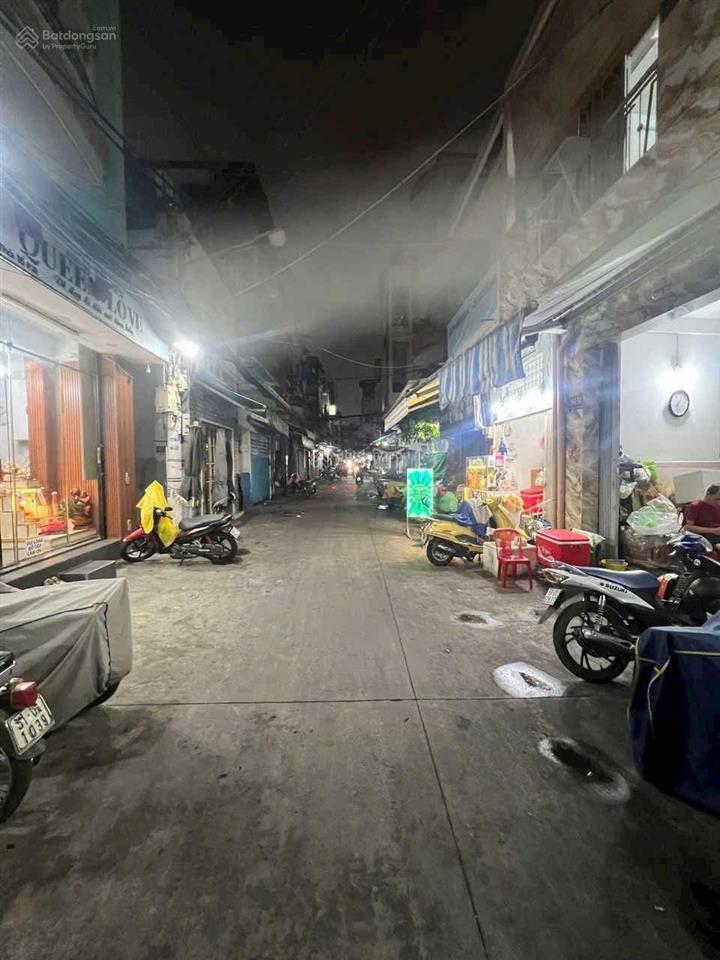 Bán nhà đường lý thái tổ p10 q10 4pn 3wckhu vực víp, đường 10mnhộn nhịp ngày đêm kinh doanh đn