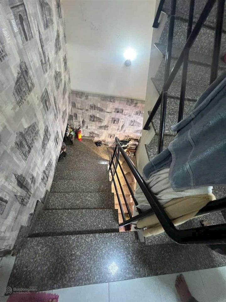 Bán nhà đường lý thái tổ p10 q10 4pn 3wckhu vực víp, đường 10mnhộn nhịp ngày đêm kinh doanh đn