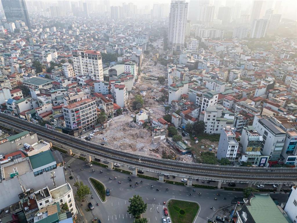 Bán nhà mặt phố nguyễn văn huyên. 125m2, mt 8m. giá 65 tỷ. gpxd 9 tầng