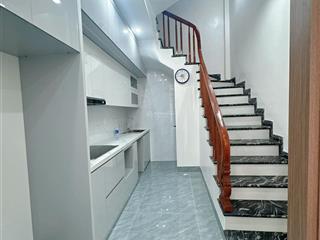 Bán gấp nhà đức giang 31m2 ô tô qua 5 tầng full nội thất chỉ 7.68 tỷ nhà mới kính kong