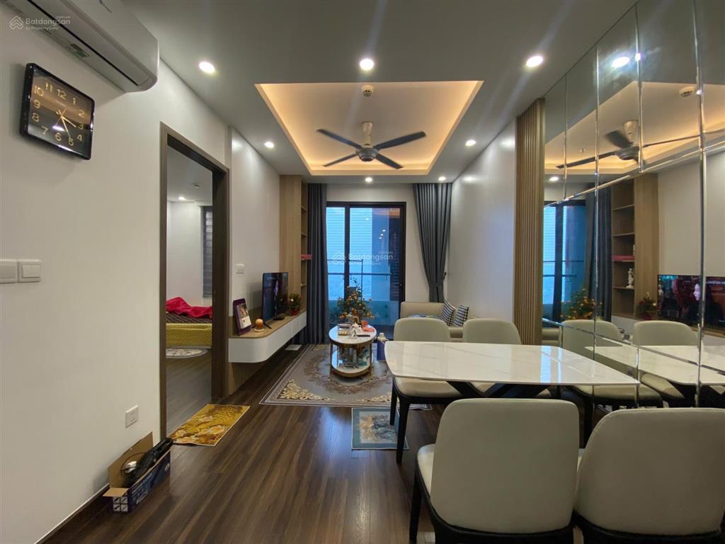 Bán gấp căn hộ 2 ngủ 2 wc giá hời hoàng huy commerce