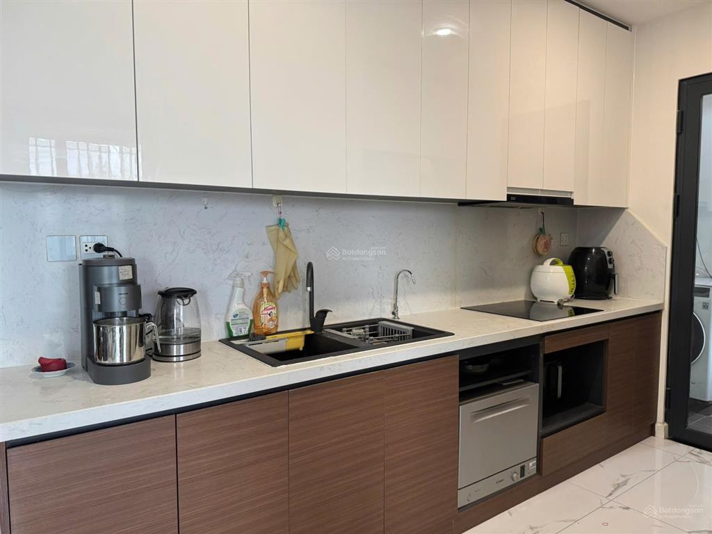 Cho thuê căn hộ sunshine city kđt ciputra98,1 m2, 3 ngủ full nt, giá 23tr/tháng có thương lượng