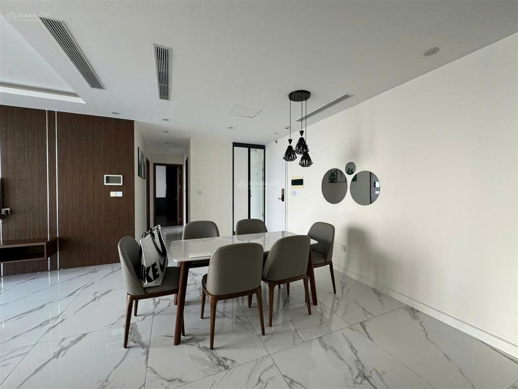 Cho thuê căn hộ sunshine city kđt ciputra  104m2, 3 ngủ, 2wc, giá 27 tr/tháng có thương lượng
