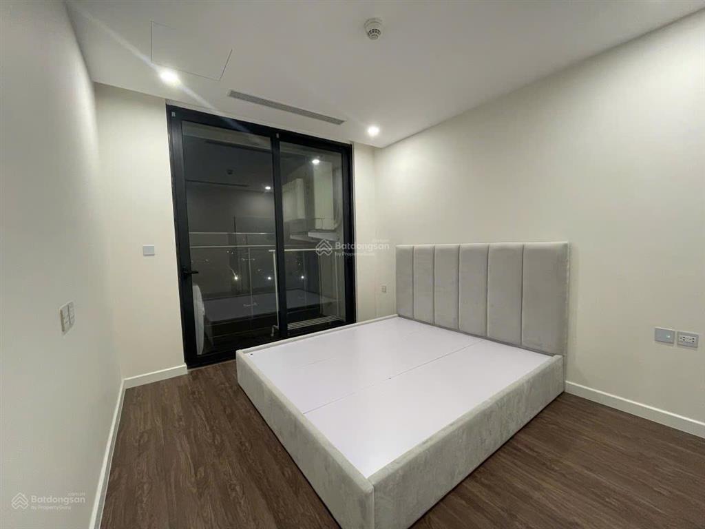 Cho thuê căn hộ sunshine city kđt ciputra  106m2, 3 ngủ 2wc + 1, giá 26 tr/tháng, thương lượng
