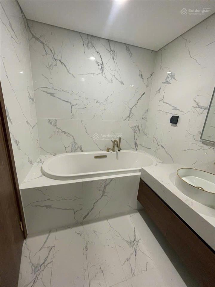 Cho thuê căn hộ sunshine city kđt ciputra  106m2, 3 ngủ 2wc + 1, giá 26 tr/tháng, thương lượng