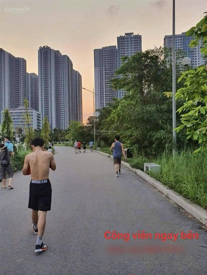 Bán nhanh chcc cạnh goldmark city 136 hồ tùng mậu. tk 102m2, 3n2vs, full nội thất sẵn sổ sang tên