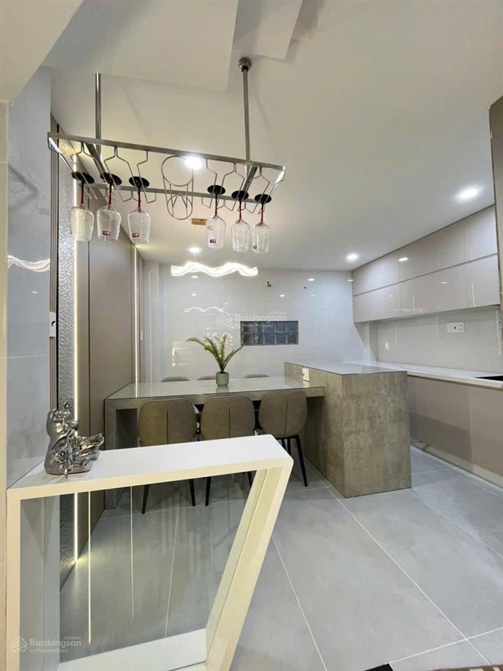 Nhà đẹp 5 tầng, mới 100%, dt (4 x 12m) full nội thất, có thang máy. giá 8,7 tỷ