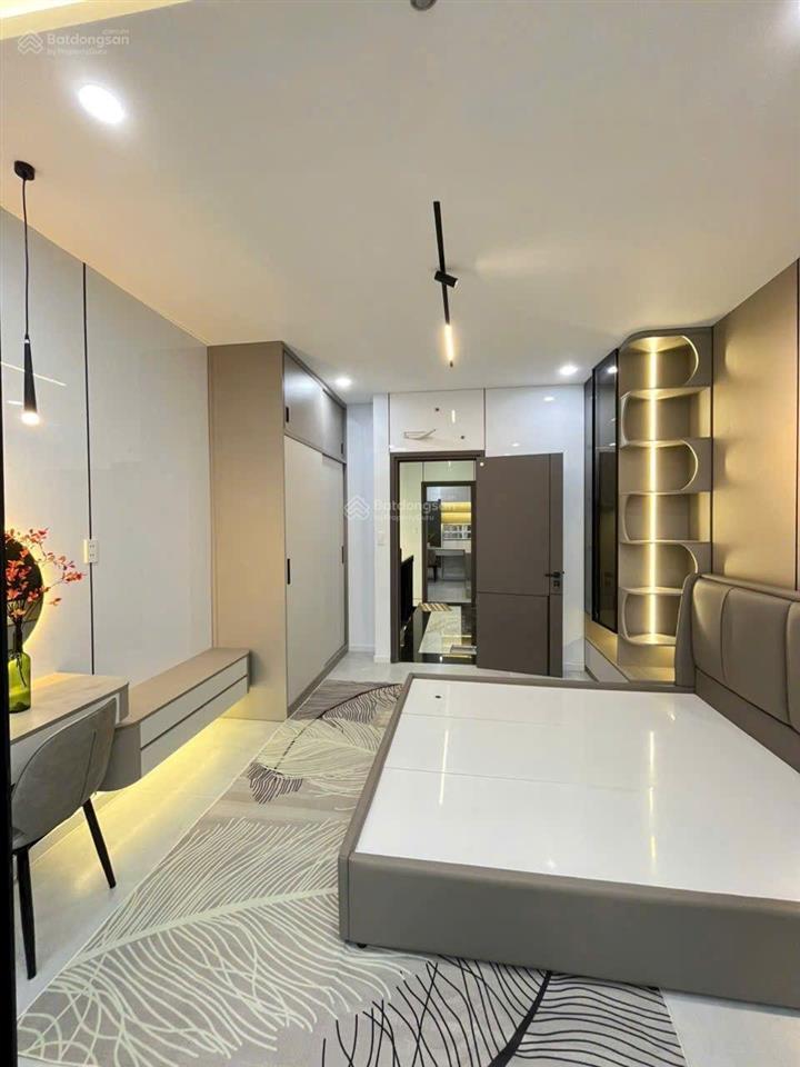 Nhà đẹp 5 tầng, mới 100%, dt (4 x 12m) full nội thất, có thang máy. giá 8,7 tỷ