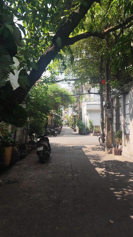 ** nhà khu vip 180/ lạc long quân p10q11 . diện tích [ 4 x 16m ] cn 64m2 . khu hiếm nhà bán **