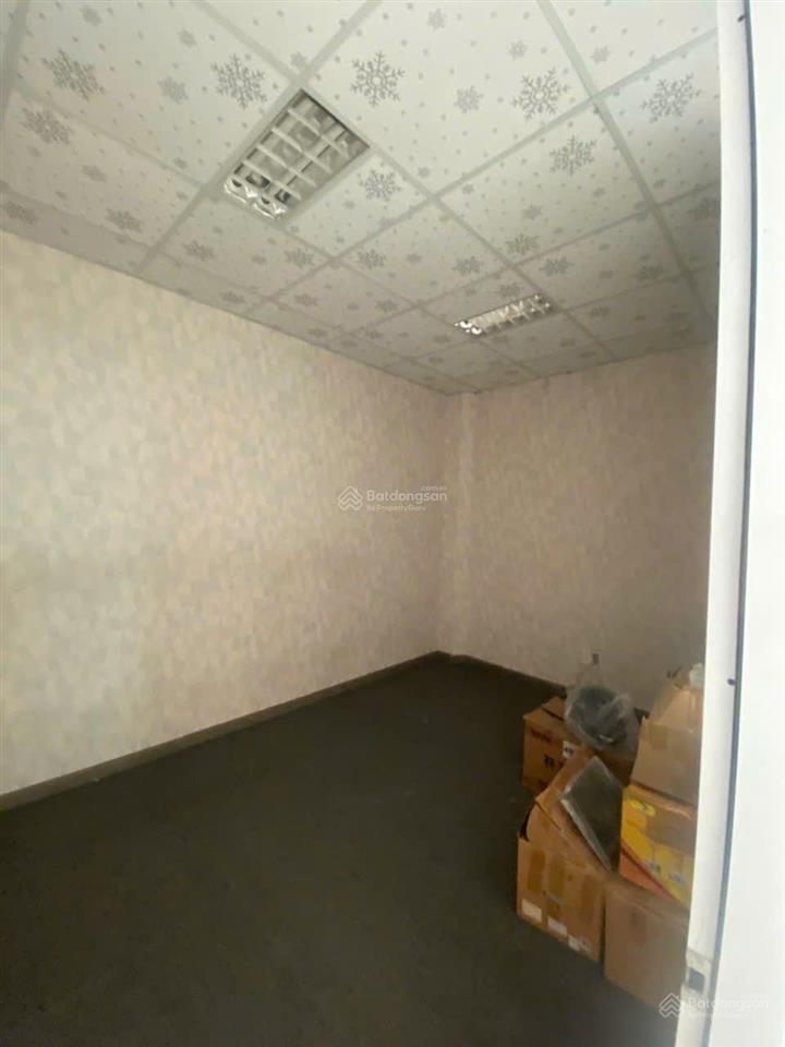 ** nhà khu vip 180/ lạc long quân p10q11 . diện tích [ 4 x 16m ] cn 64m2 . khu hiếm nhà bán **
