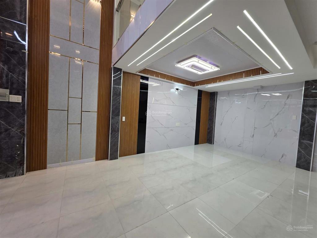 Nhà đẹp 5 tầng  hẻm 8m  lạc long quân q11. giá 8,6 tỷ