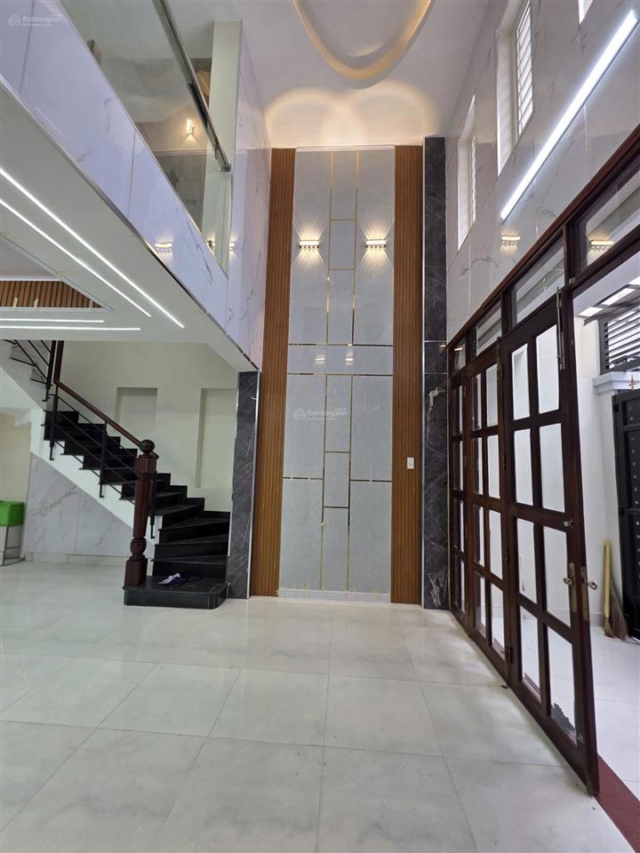 Nhà đẹp 5 tầng  hẻm 8m  lạc long quân q11. giá 8,6 tỷ
