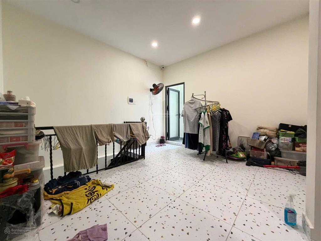 Nhà đẹp + gần mặt tiền, công nhận 50m2, gần vòng xoay lê đại hành + lữ gia q11
