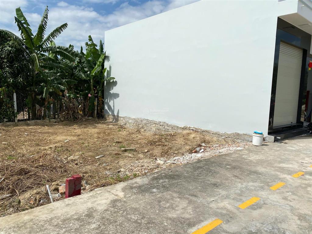 Đất ở tp biển nha trang
71.6m2. mặt tiền 6.6m, dài 10.85m
full thổ cư, sổ hồng, chính chủ