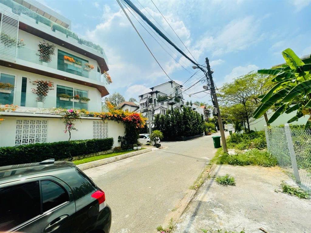 Khu compound nguyễn văn hưởng ,thảo điền ( 12x25 cn 300 m2 gía 84 tỷ )