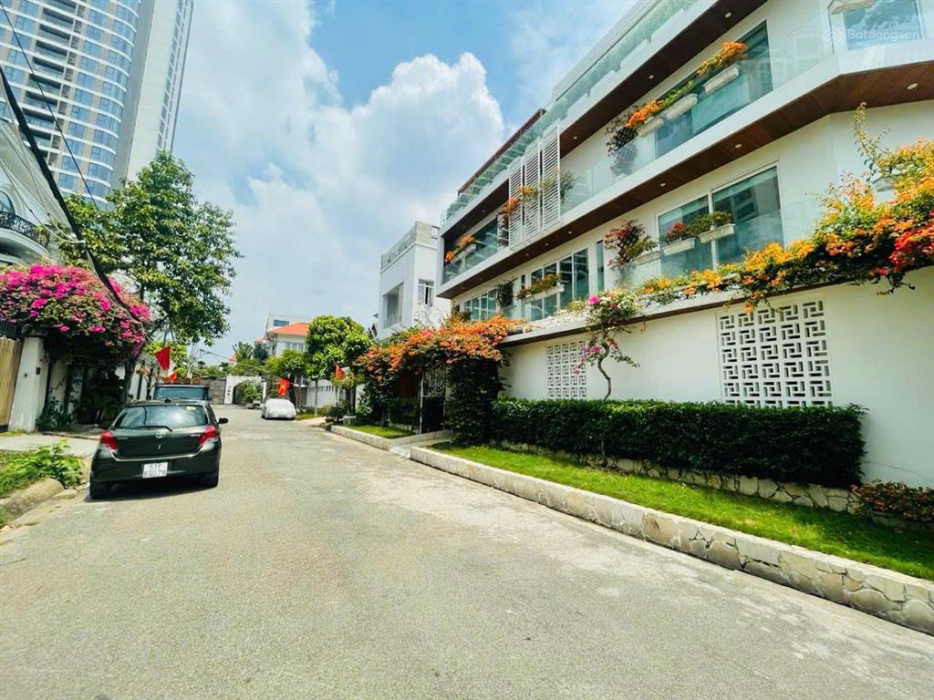 Khu compound nguyễn văn hưởng ,thảo điền ( 12x25 cn 300 m2 gía 84 tỷ )