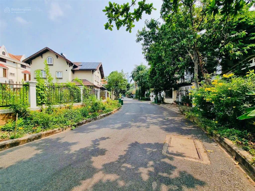 Khu compound nguyễn văn hưởng ,thảo điền ( 12x25 cn 300 m2 gía 84 tỷ )