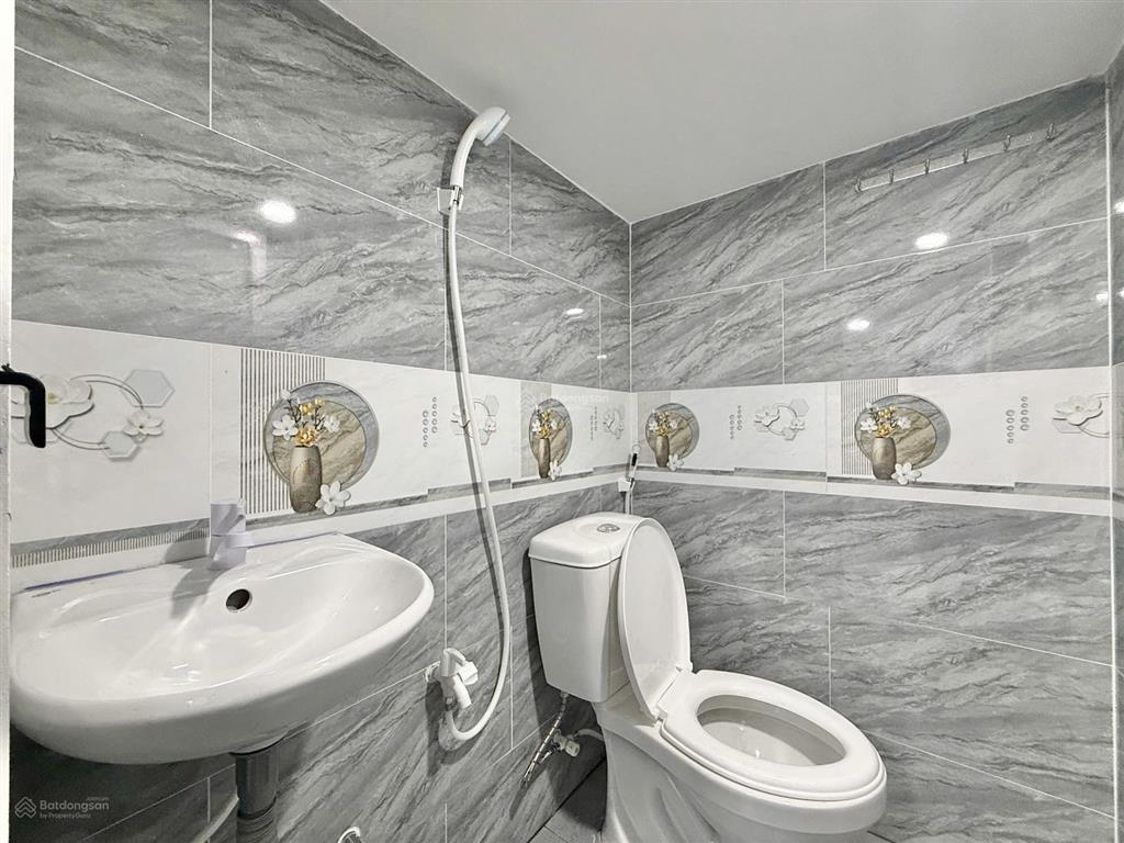 Cho thuê phòng trọ mới xây 100% có thang máy, có thể vào ở ngay, phòng rộng 40m2