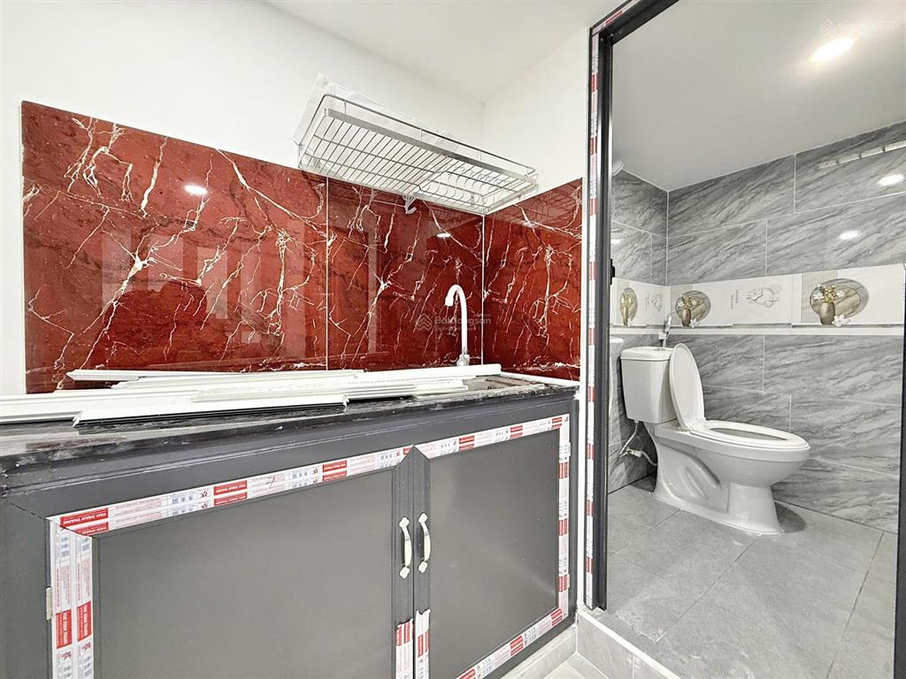 Cho thuê phòng trọ mới xây 100% có thang máy, có thể vào ở ngay, phòng rộng 40m2