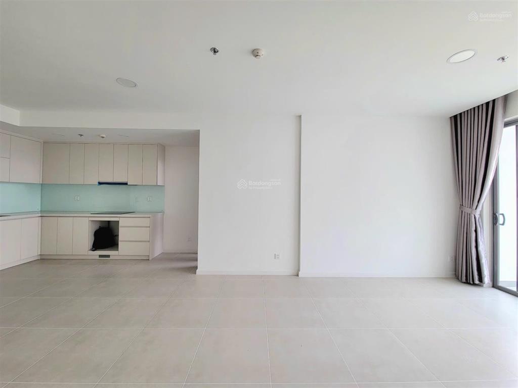 Chính chủ cần bán căn 3pn 102m2 view đông nam mới nhận nhà