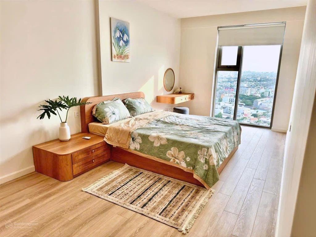 Bán cc urban green, 6,1 tỷ, 84m2 2pn view landmark 81 đã có sổ
