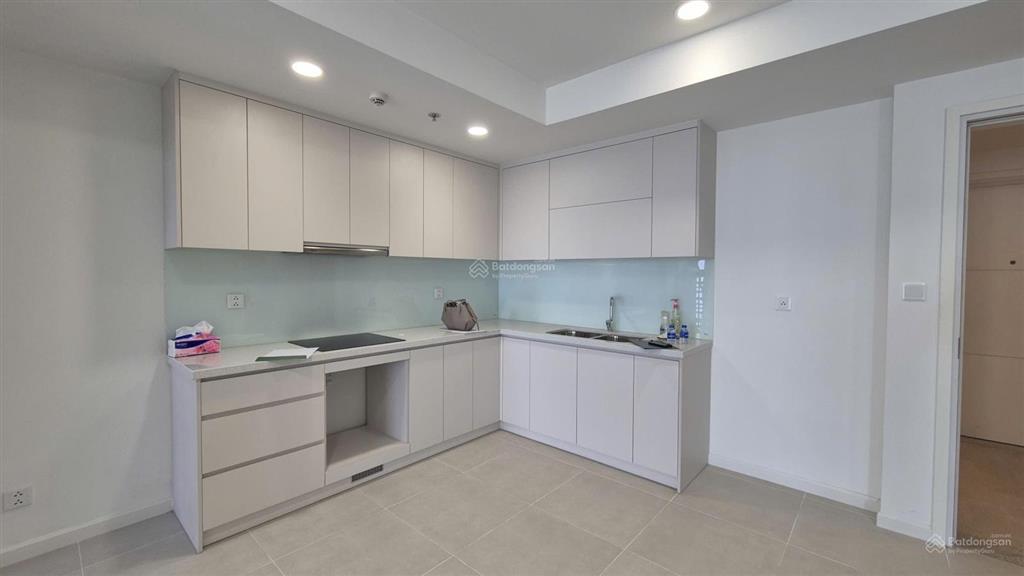 Cần bán căn 2pn2wc full nt đông nam view hồ bơi giá 6 tỷ sổ hồng sẵn