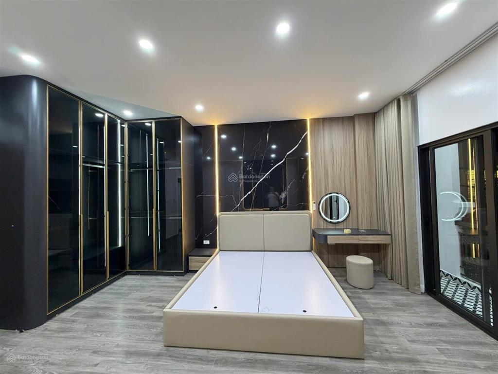 Bán nhà mặt phố hoàng mai, 6 tầng thang máy, mt 5m, ô tô tránh, kinh doanh tốt, giá 17,9 tỷ