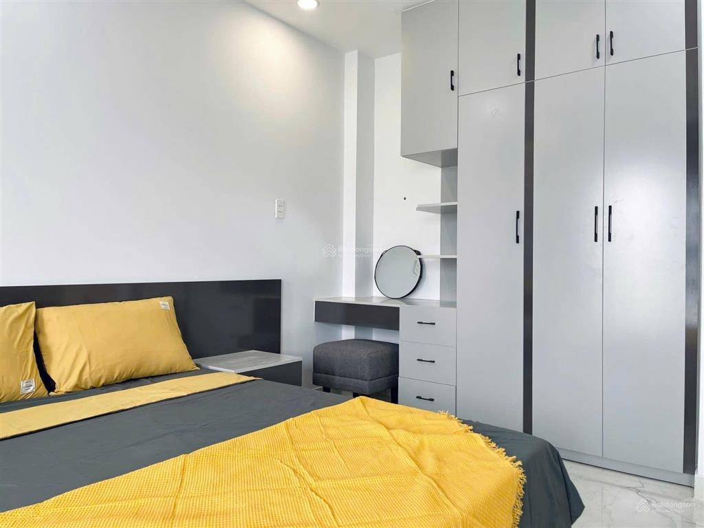 Khách nhượng studio ban công lớn view landmark  máy giặt riêng  ít chi phí