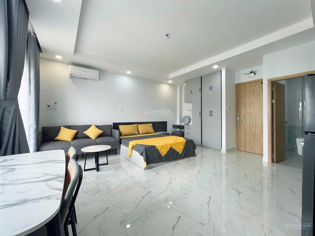 Khách nhượng studio ban công lớn view landmark  máy giặt riêng  ít chi phí