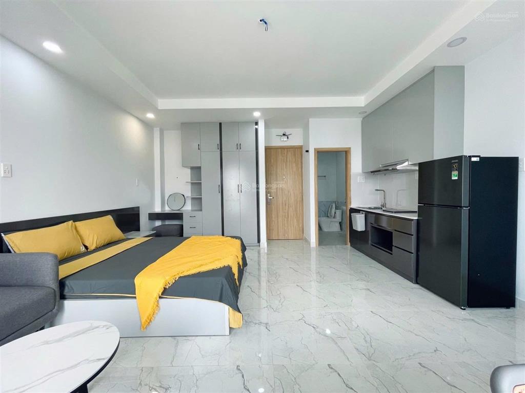 Khách nhượng studio ban công lớn view landmark  máy giặt riêng  ít chi phí